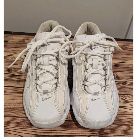 Nike Women's Air VXT 310215-101 Triple White Running Shoes Sneakers Size 8 - Picture 2 of 8